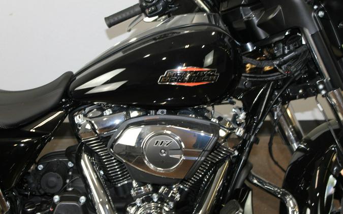 Harley-Davidson® Street Glide® 2025 Vivid Black