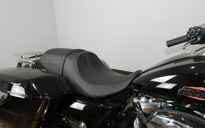 Harley-Davidson® Street Glide® 2025 Vivid Black
