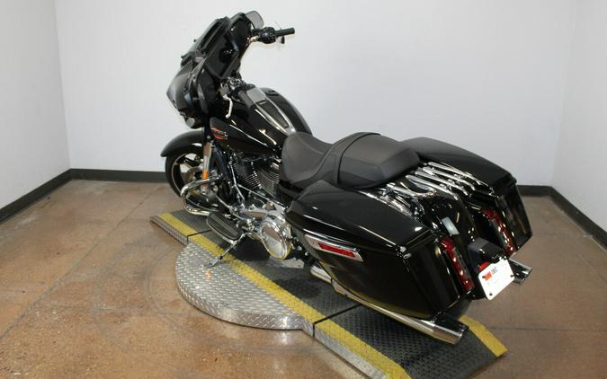 Harley-Davidson® Street Glide® 2025 Vivid Black