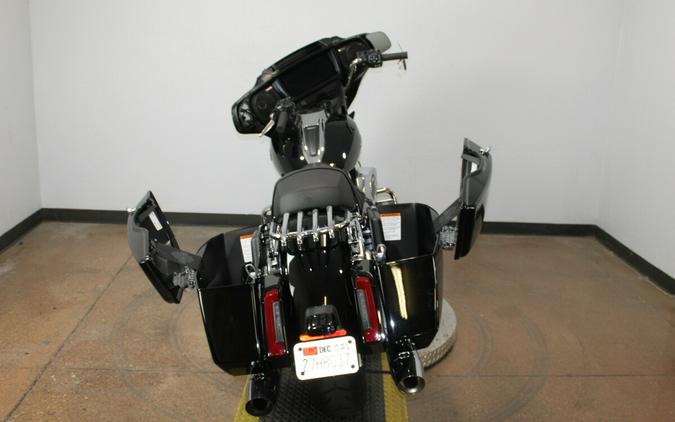 Harley-Davidson® Street Glide® 2025 Vivid Black