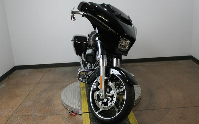 Harley-Davidson® Street Glide® 2025 Vivid Black