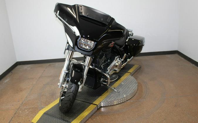 Harley-Davidson® Street Glide® 2025 Vivid Black
