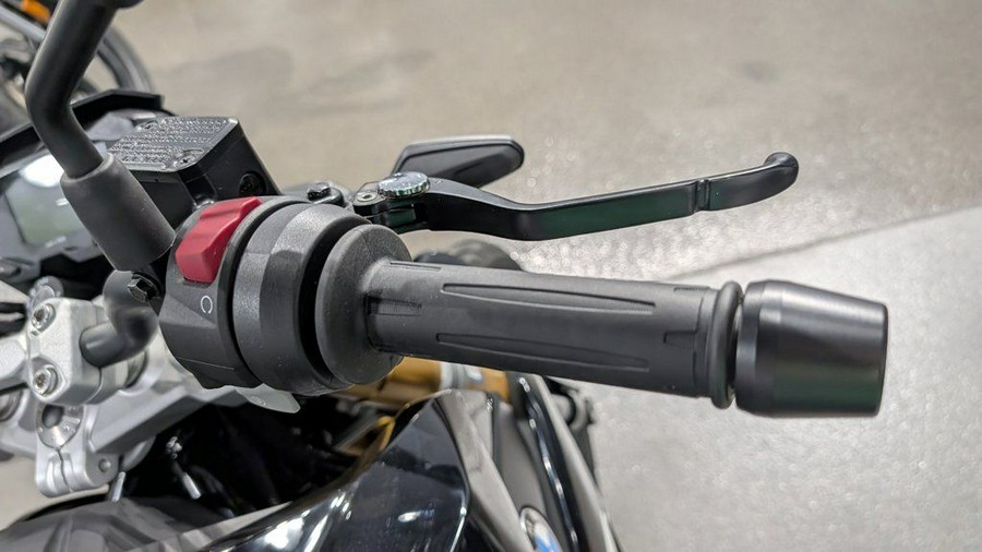 2025 BMW G 310 R Cosmic Black 2