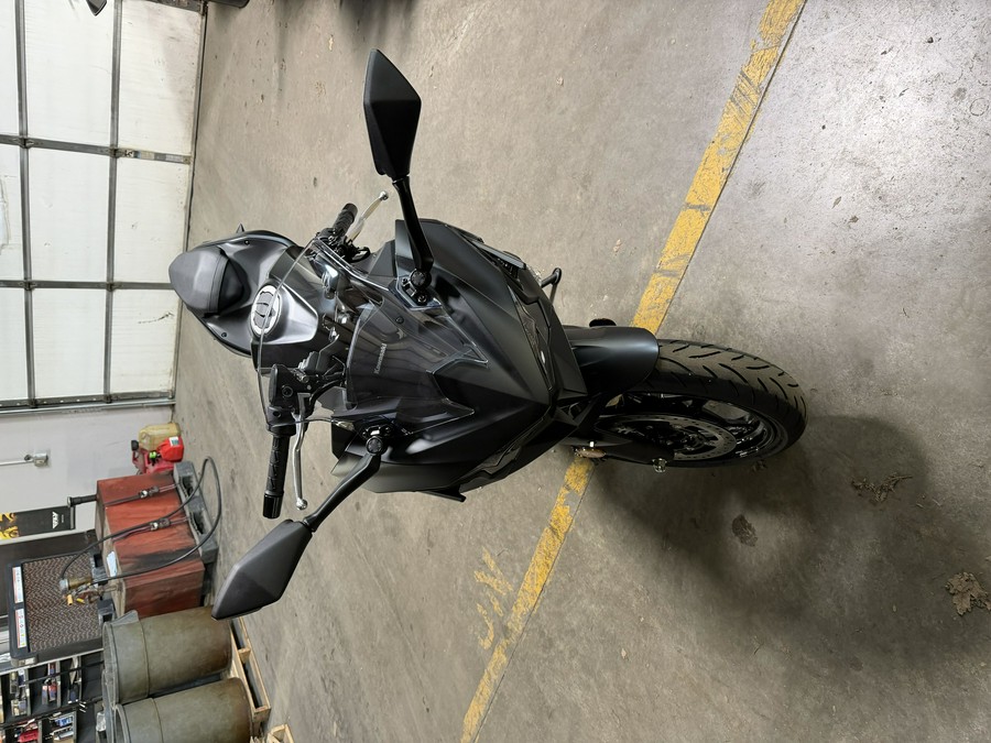 2026 Kawasaki Ninja® 500 Base