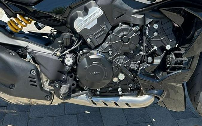 2024 Ducati Diavel V4 Black