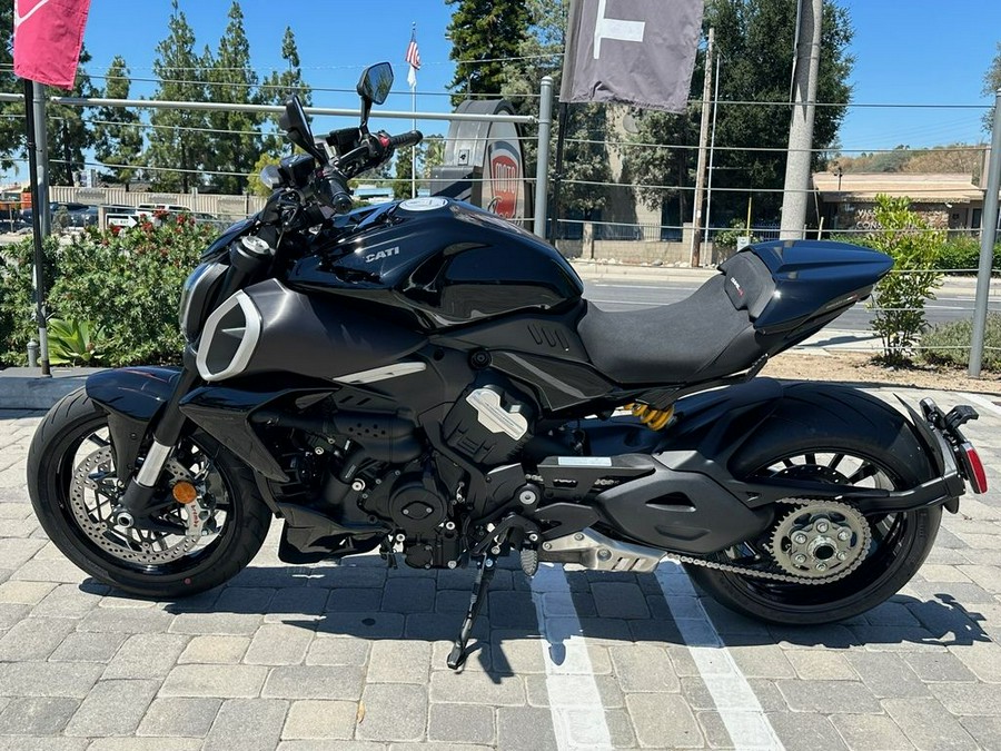 2024 Ducati Diavel V4 Black