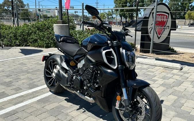 2024 Ducati Diavel V4 Black