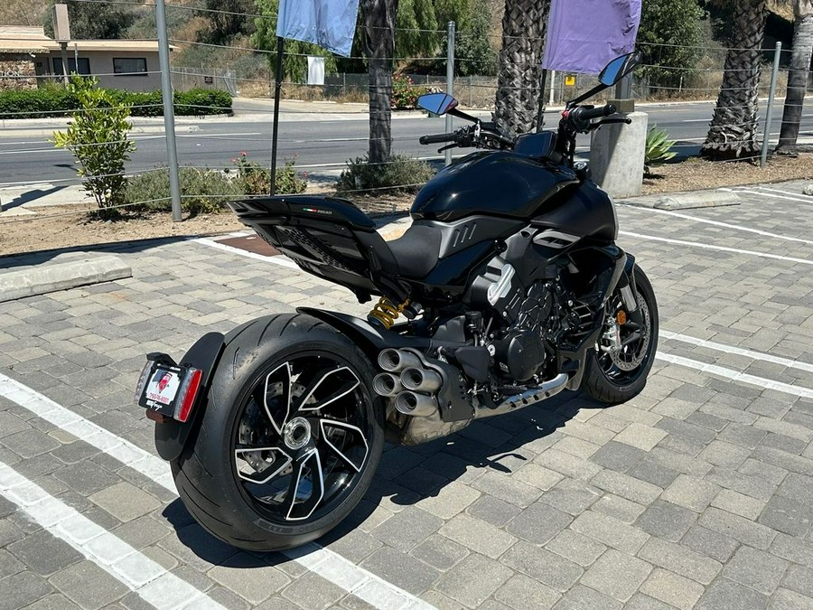 2024 Ducati Diavel V4 Black