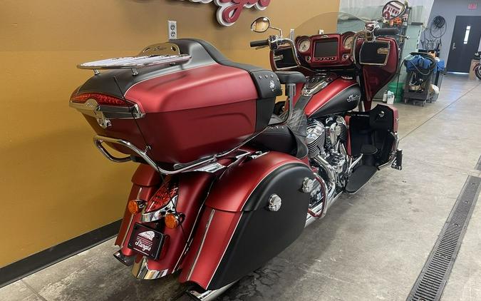 2019 Indian Motorcycle® Roadmaster® Icon Series Ruby Smoke/Thunder Black