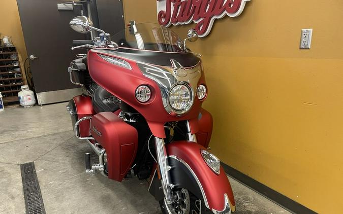 2019 Indian Motorcycle® Roadmaster® Icon Series Ruby Smoke/Thunder Black