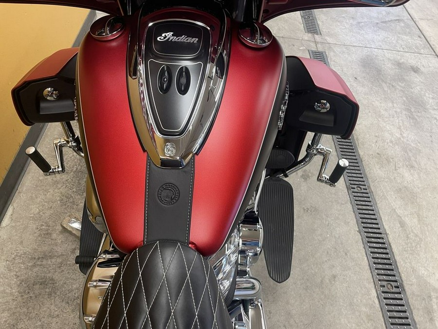 2019 Indian Motorcycle® Roadmaster® Icon Series Ruby Smoke/Thunder Black