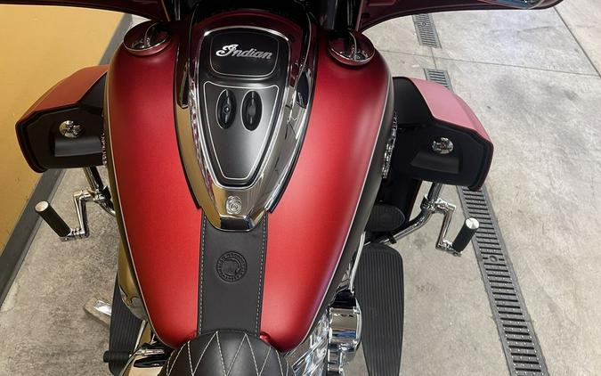 2019 Indian Motorcycle® Roadmaster® Icon Series Ruby Smoke/Thunder Black