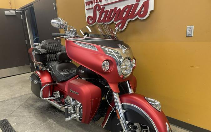 2019 Indian Motorcycle® Roadmaster® Icon Series Ruby Smoke/Thunder Black