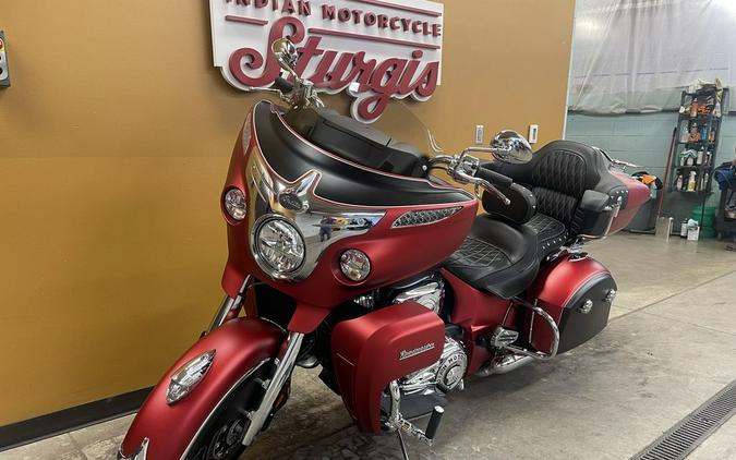 2019 Indian Motorcycle® Roadmaster® Icon Series Ruby Smoke/Thunder Black