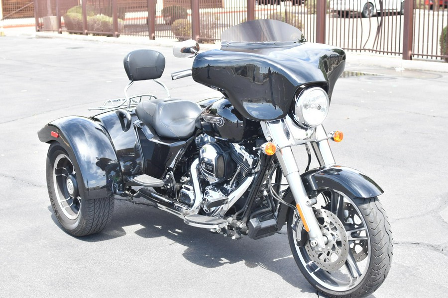 2016 Harley-Davidson Freewheeler Black FLRT