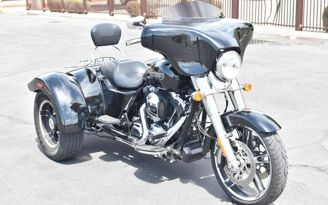 2016 Harley-Davidson Freewheeler Black FLRT