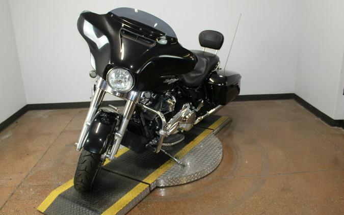 Harley-Davidson® Street Glide® 2017 BLACK