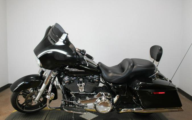 Harley-Davidson® Street Glide® 2017 BLACK