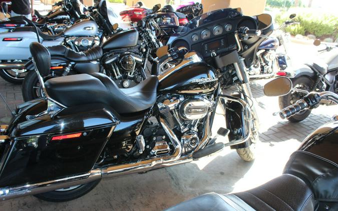 Harley-Davidson® Street Glide® 2017 BLACK