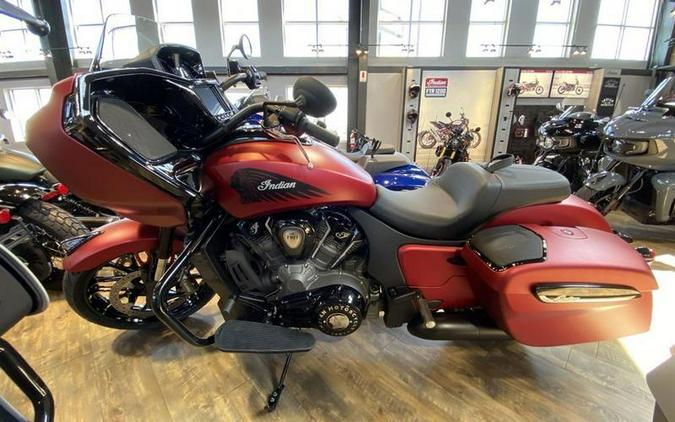 2024 Indian Motorcycle® Challenger® Dark Horse® w/PowerBand Audio Pkg Sunset Red Smoke