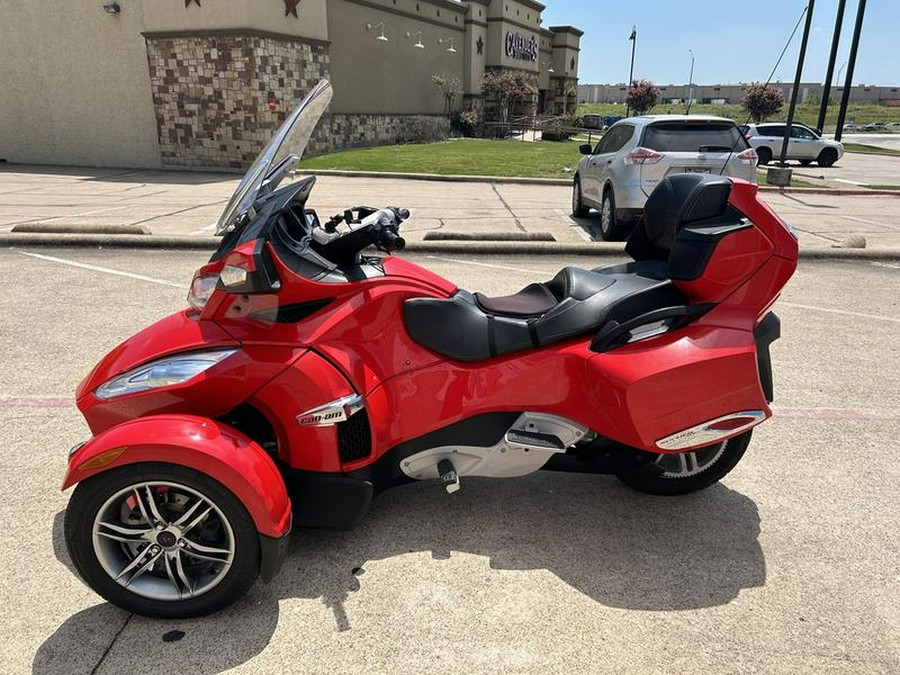 2012 Can-Am® Spyder® RT Audio & Convenience SE5