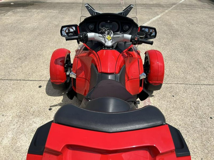 2012 Can-Am® Spyder® RT Audio & Convenience SE5