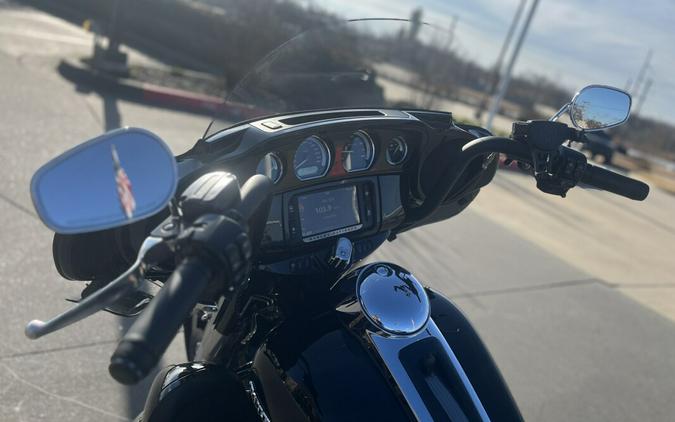 2018 Harley-Davidson® Ultra Limited FLHTK Vivid Black 603809