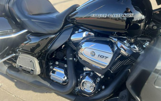 2018 Harley-Davidson® Ultra Limited FLHTK Vivid Black 603809
