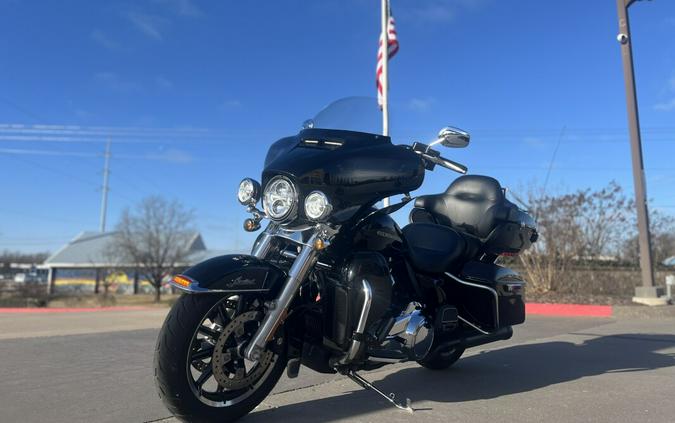 2018 Harley-Davidson® Ultra Limited FLHTK Vivid Black 603809