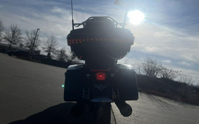 2018 Harley-Davidson® Ultra Limited FLHTK Vivid Black 603809