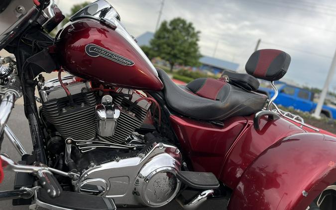 2016 Harley-Davidson® FLRT Freewheeler® Velocity Red Sunglow 855785