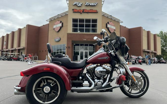 2016 Harley-Davidson® FLRT Freewheeler® Velocity Red Sunglow 855785