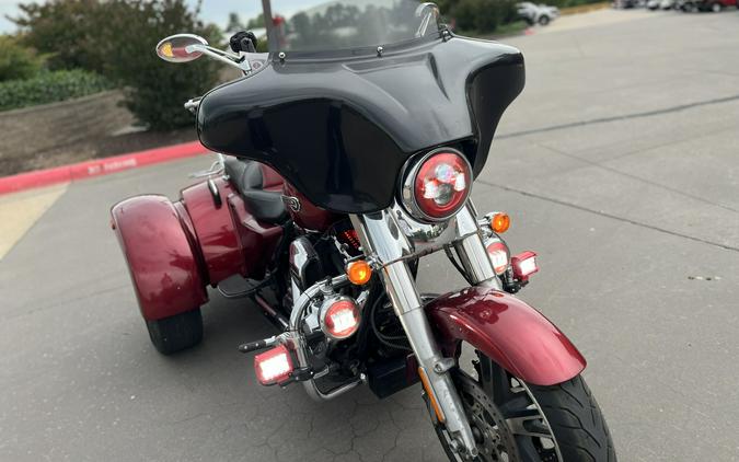 2016 Harley-Davidson® FLRT Freewheeler® Velocity Red Sunglow 855785