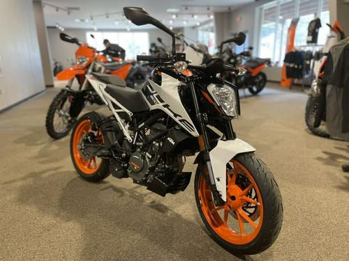 2020 KTM 200 Duke Review: Urban Motorcycle (15 Fast Facts)