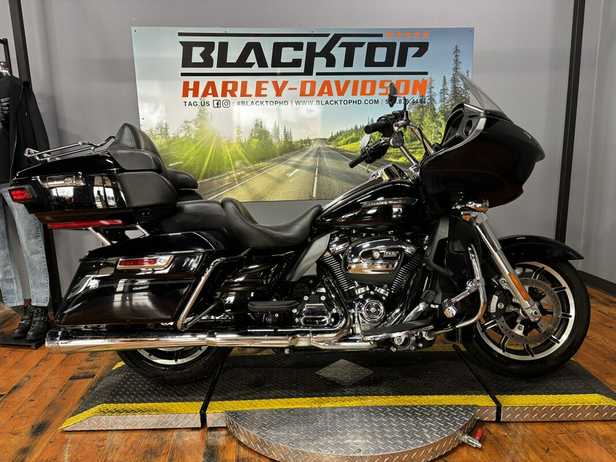 2018 Harley-Davidson® Road Glide® Ultra BLACK W/PINSTRIPE
