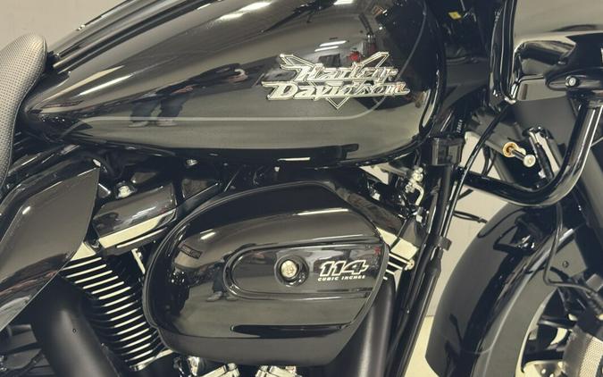 FLTRT 2023 Road Glide® 3