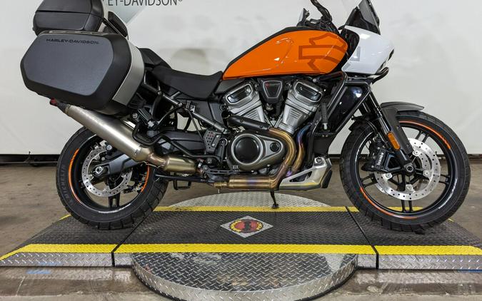 2021 Harley-Davidson Pan America™ 1250 Baja Orange/Stonewashed White Pearl