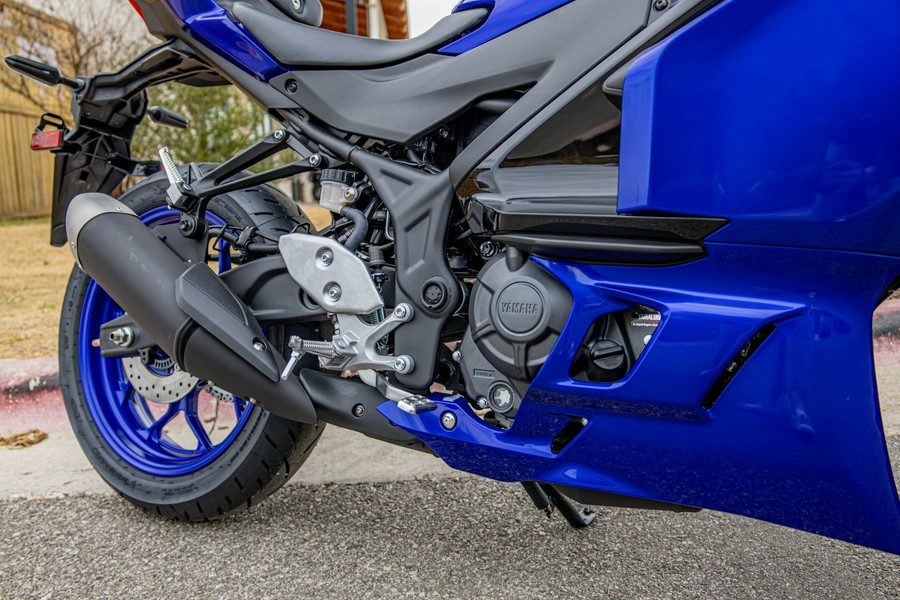 2026 YAMAHA YZFR3 ABS
