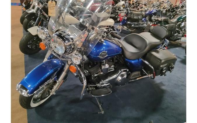 2010 Harley-Davidson® ROAD KING CLASSIC