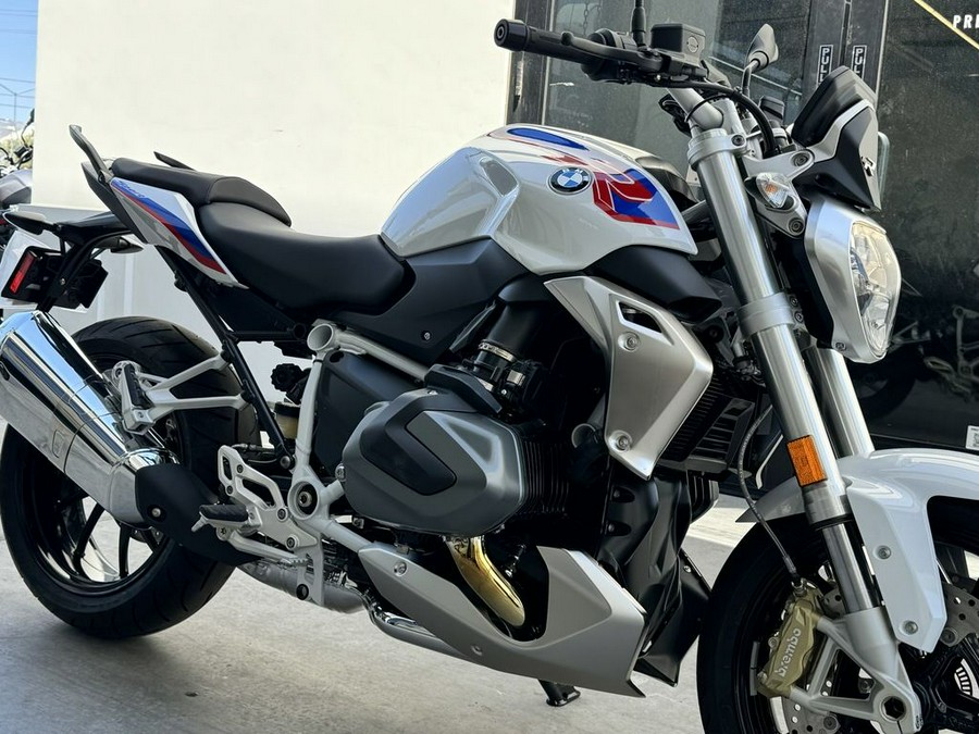 2022 BMW R 1250 R Light White / Racing Blue / Racing Red