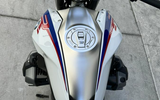 2022 BMW R 1250 R Light White / Racing Blue / Racing Red