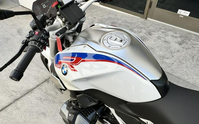 2022 BMW R 1250 R Light White / Racing Blue / Racing Red