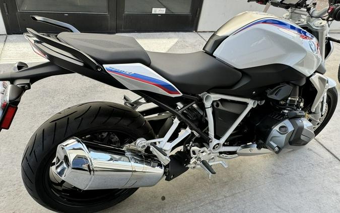 2022 BMW R 1250 R Light White / Racing Blue / Racing Red