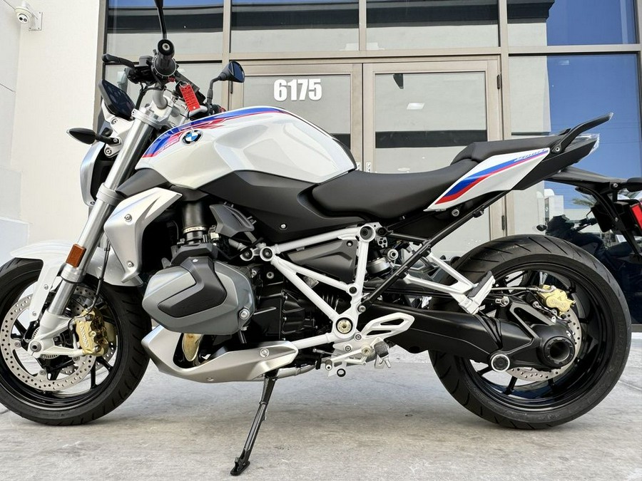 2022 BMW R 1250 R Light White / Racing Blue / Racing Red