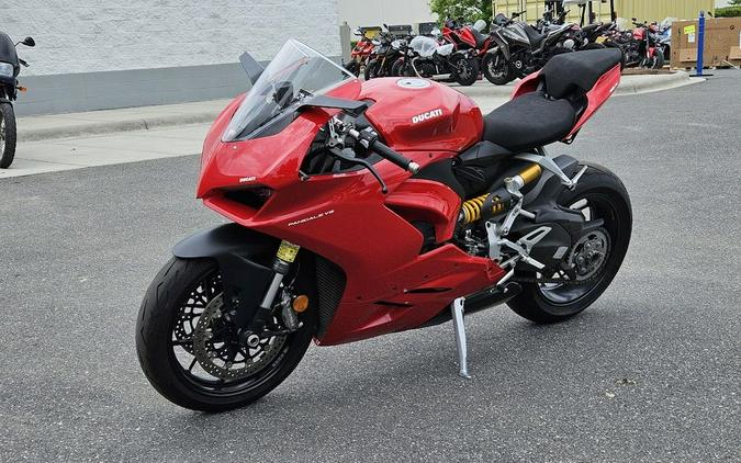 2022 Ducati Panigale V2 Ducati Red