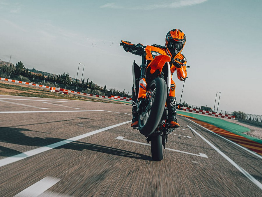2026 KTM 390 SMC R