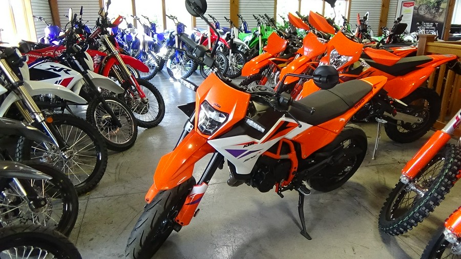2026 KTM 390 SMC R