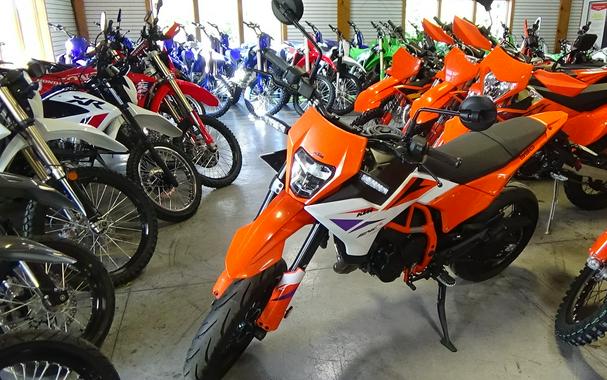 2025 KTM 390 SMC R First Look [9 Supermoto Fast Facts]