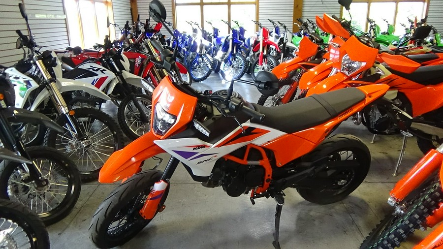 2026 KTM 390 SMC R