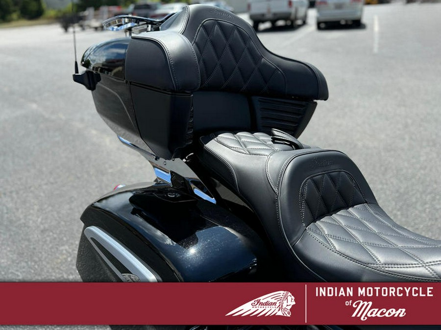2023 Indian Motorcycle® Pursuit Limited with Premium Package Black Metallic